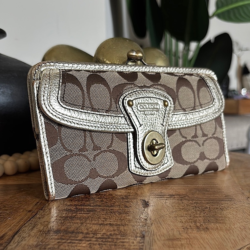 ❌❌SOLD❌❌💳💛VTG COACH Legacy Gigi Kisslock Wallet 💛💳 - Picture 5 of 14